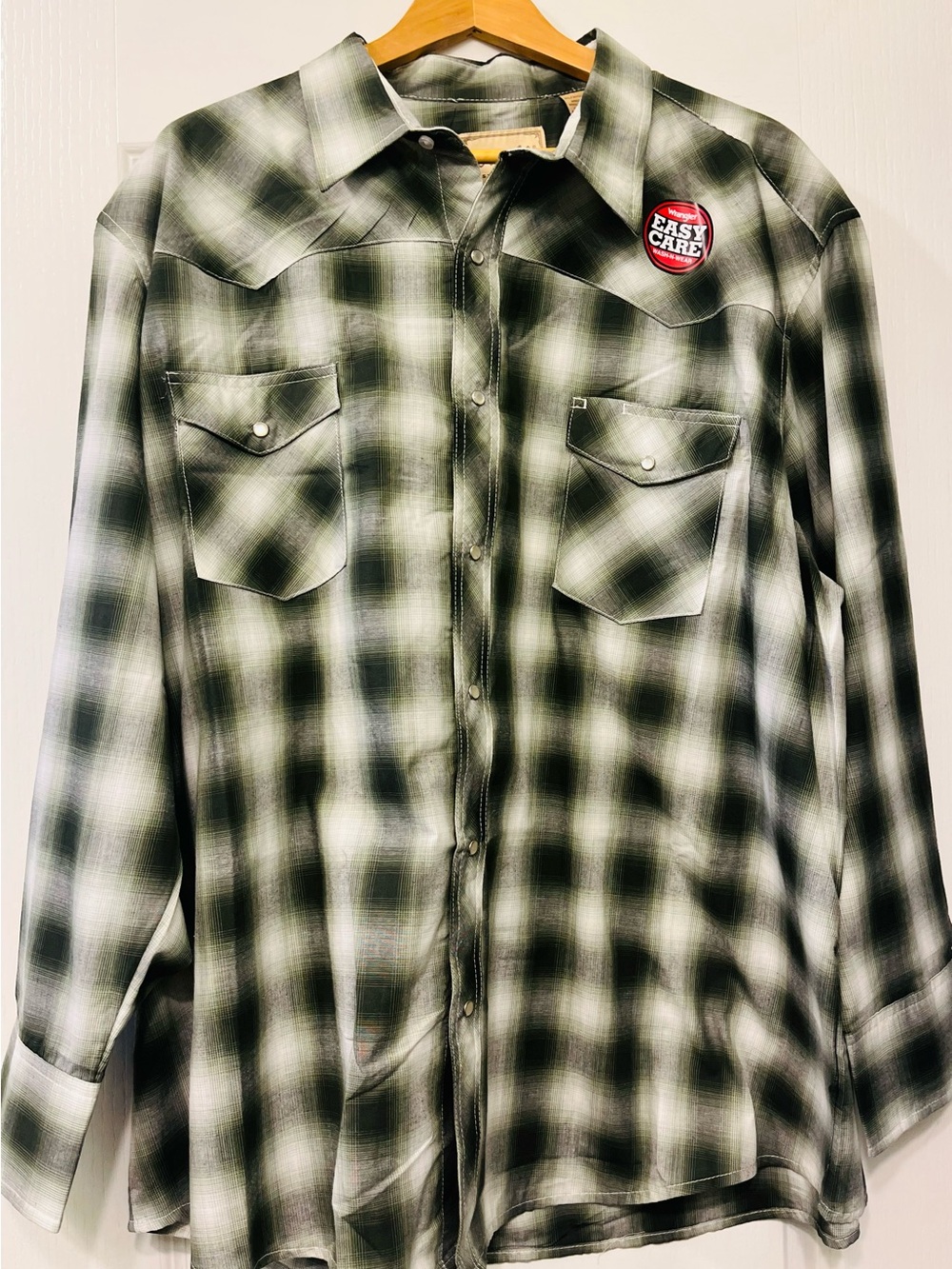 Wrangler Size 3 XL Green and Black Plaid Button-Down Shirt